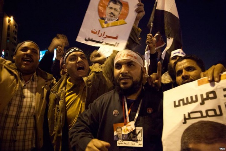 Supporters of former Egyptian President Mohammed Morsi at a Muslim Brotherhood rally. (Photo: Yuli Weeks, VOA / Wikimedia Commons)