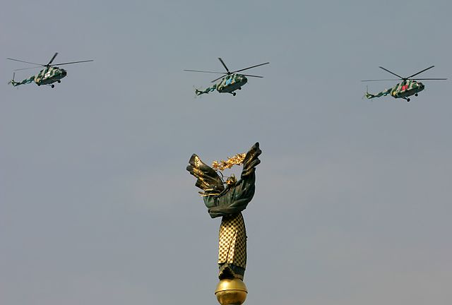 Thee sanctions against Russia are based on the likely fiction that Ukraine is fighting against regular units of the Russian army. Pictured: Ukraine army helicopters flying over Kiev. (Photo Oleg V. Belyakov / Wikimedia Commons)
