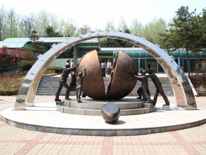 dmz-peace-statue-korea