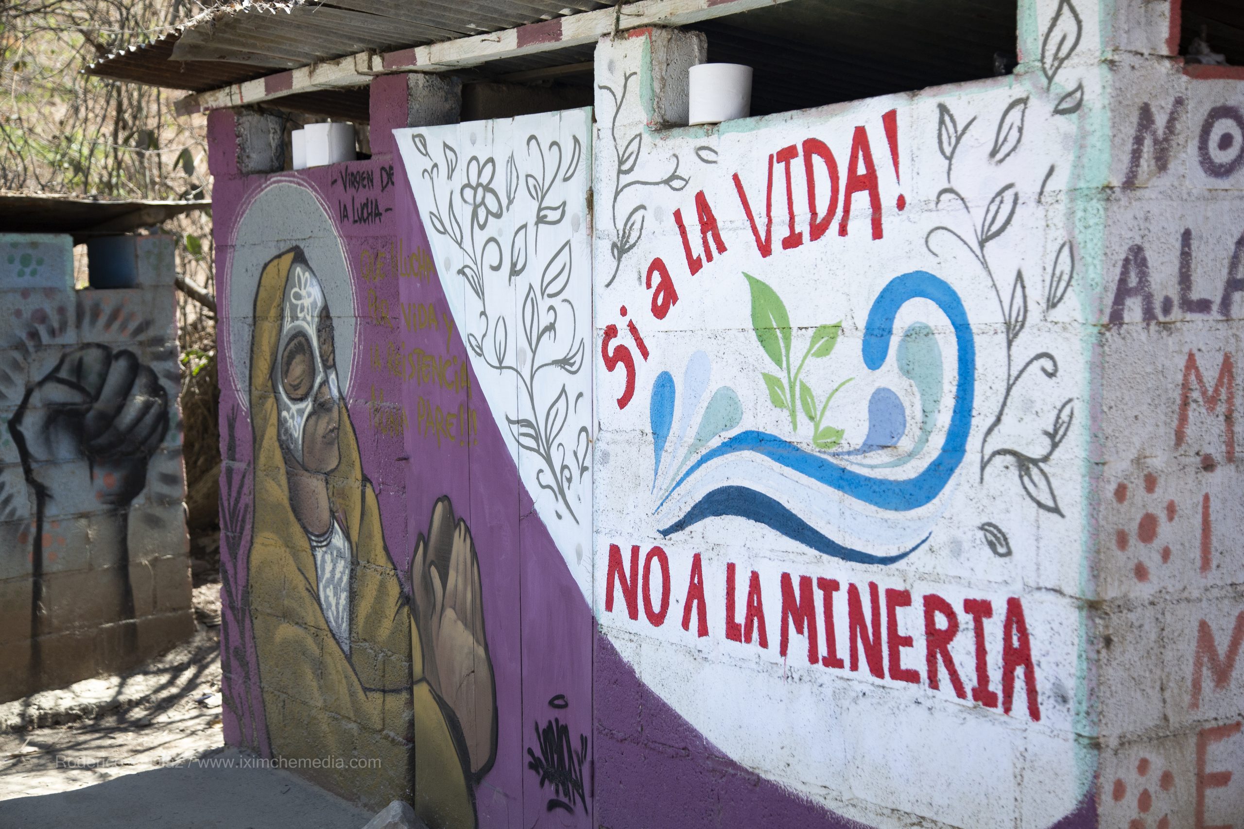 A mural in La Puya, Guatemala reads: "Yes to Life, No to Mining." (Photo: Iximche Media)