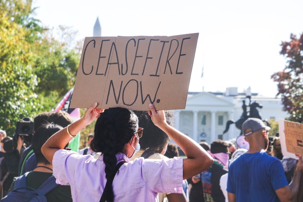 Demonstrators call for a ceasefire in Gaza outside the White House. (Shutterstock)